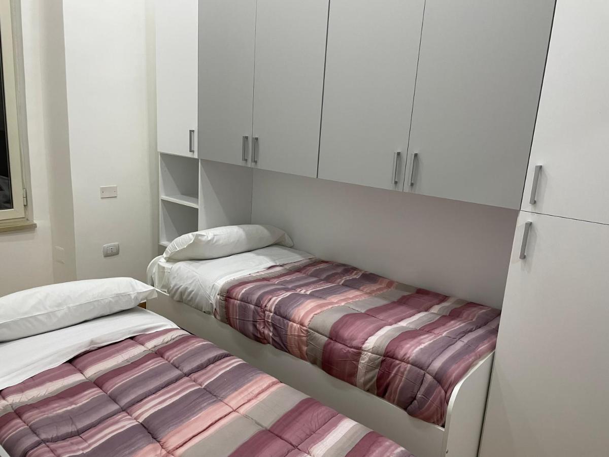 Casa Emilia 2 Apartment Napoli Bagian luar foto